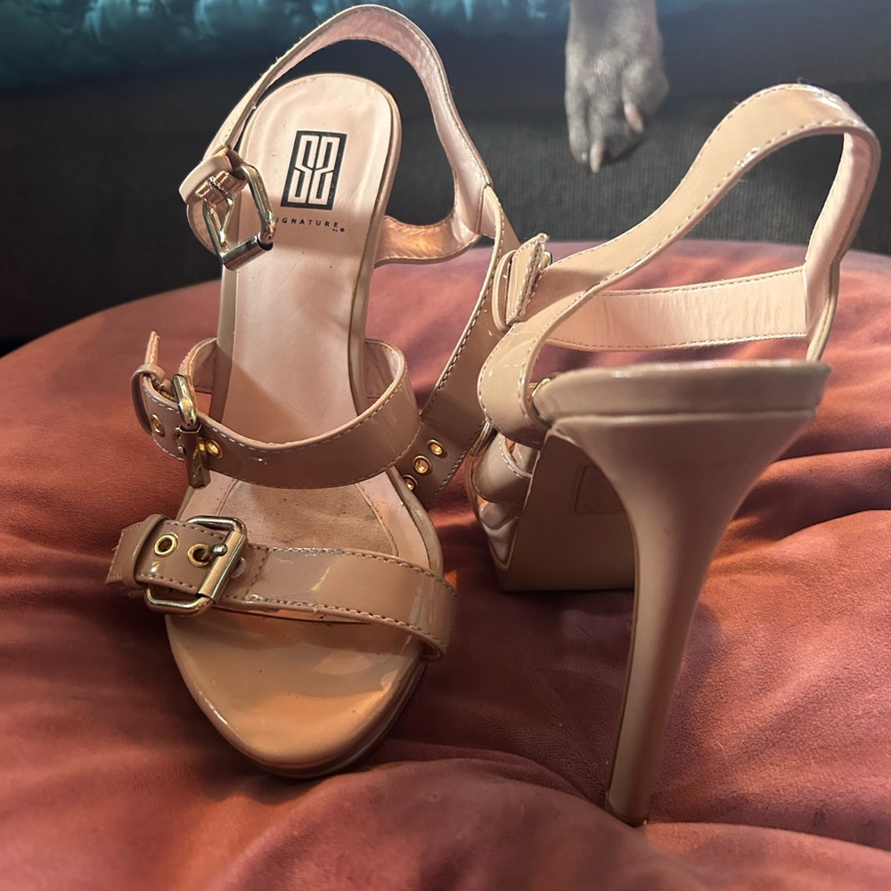 Nude heels gold buckles - Picture 5 of 5